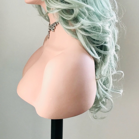“Put On & Go” Ombre Pale Green 22” Premium Fiber Wig - Curling/Flat Iron Safe - Picture 6 of 8
